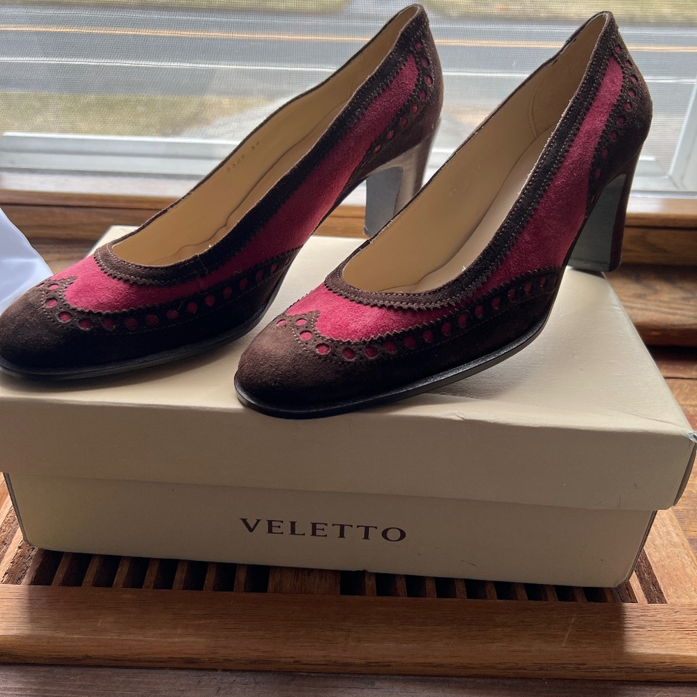 Veleto Suede Pumps